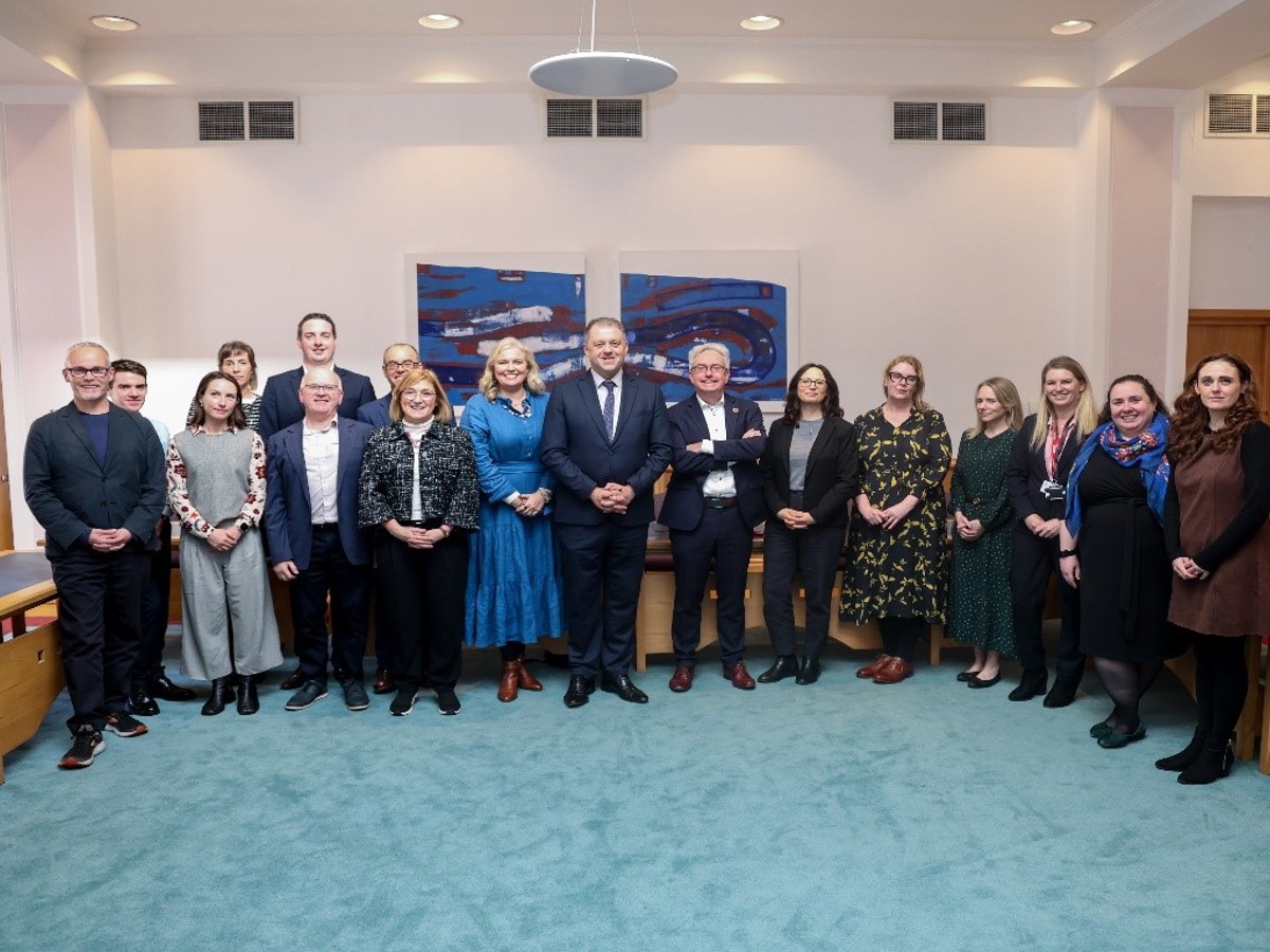 Minister Byrne meets members of the European Movement Ireland.