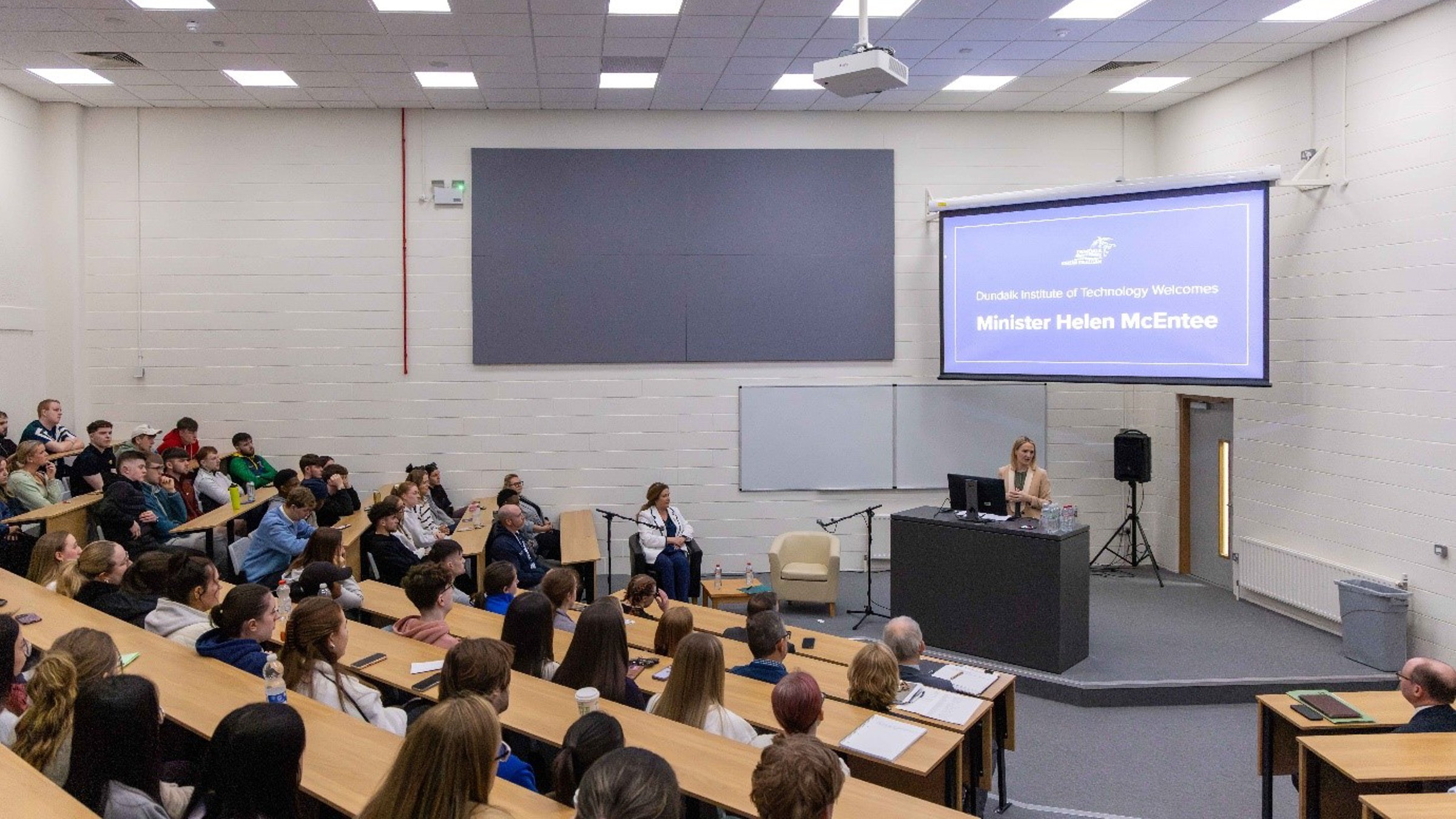 Minister McEntee talking to students at Dundalk Institute of Technology. 