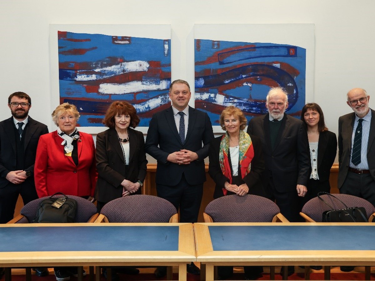 Minister Byrne poses for a photograph with officials from the the Institute of International and European Affairs.
