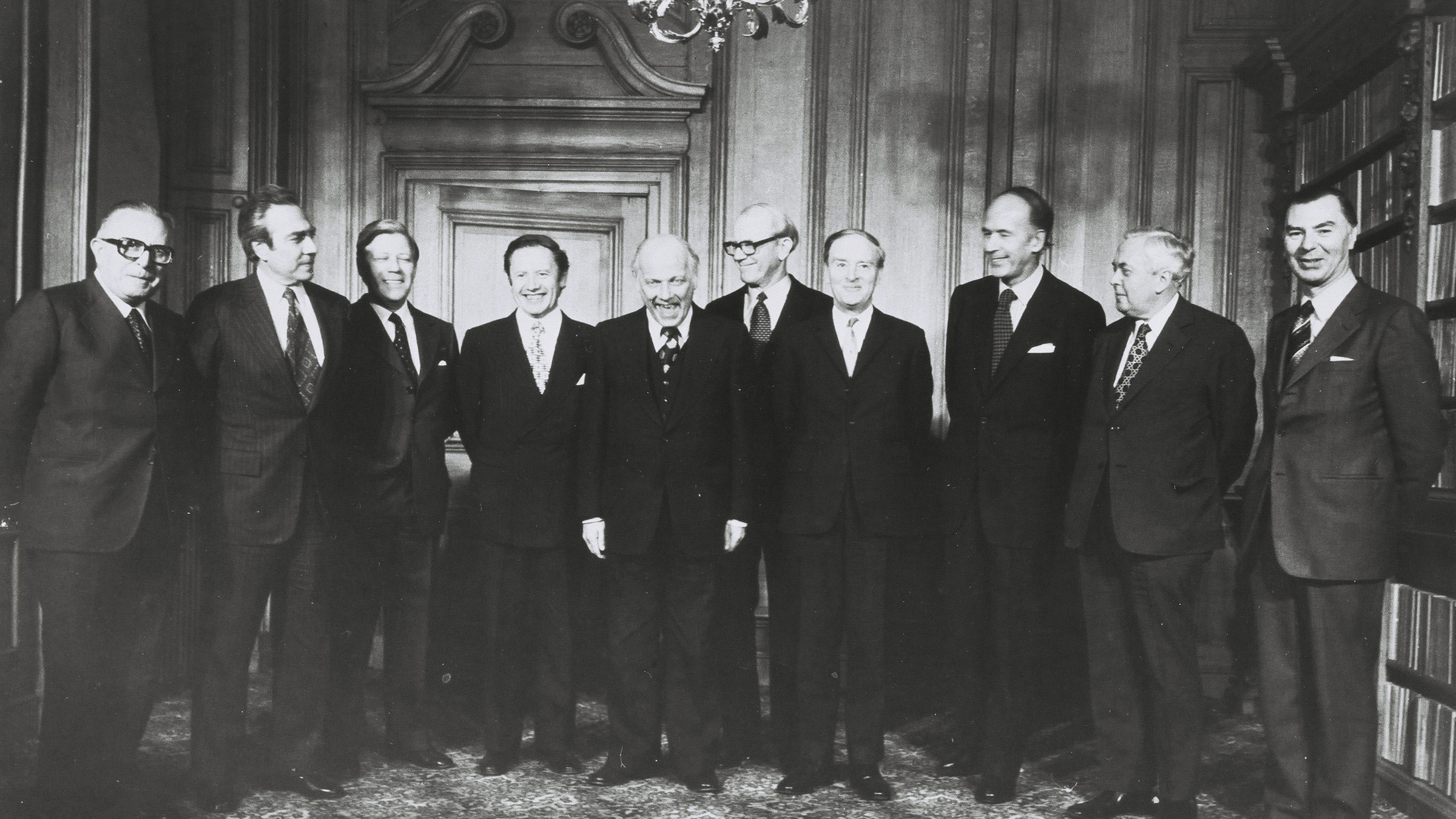 Photo of European political leaders in an ornate room with bookshelves to the right