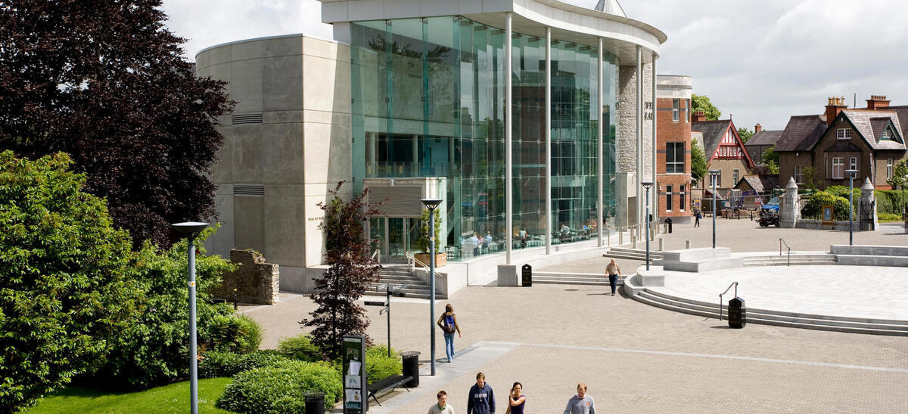 Students walking towards University College Cork
